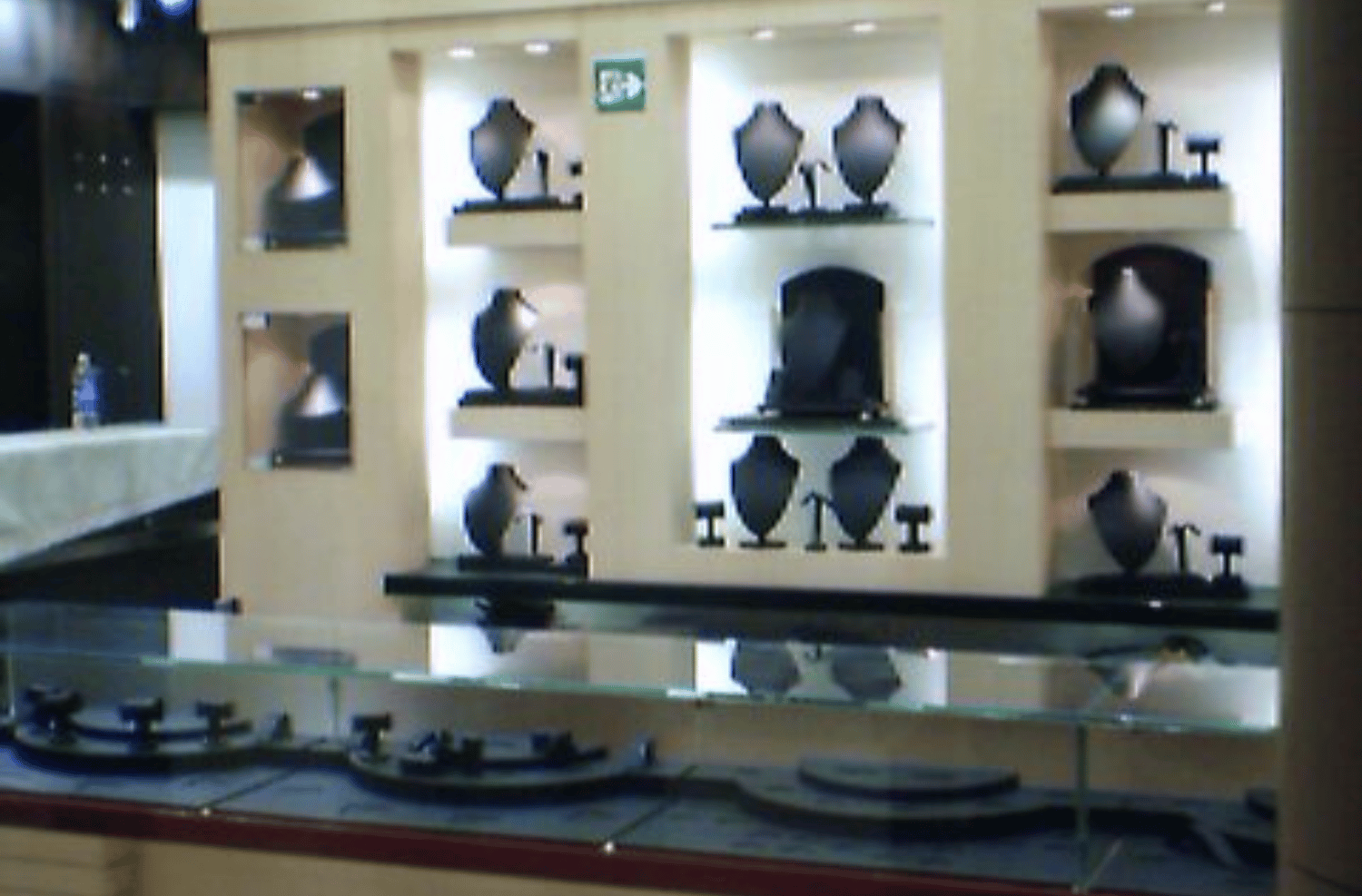 Om Jewellers gallery 5
